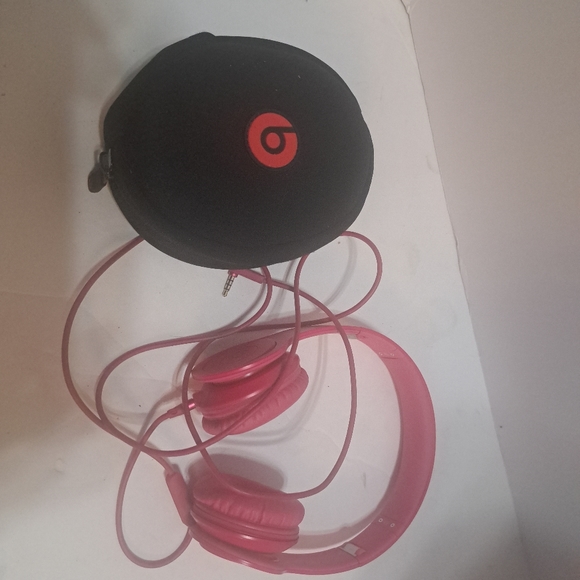 BEATS by Dr Dre Solo HD Headband Wired Headphones Hot Pink W/ Case - Picture 2 of 4